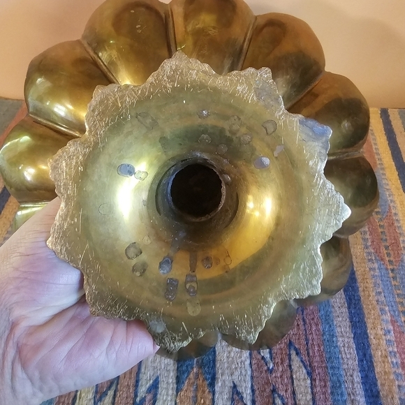 Vintage Large Solid Brass Etched Floral Scalloped Edge Pedestal Bowl - Picture 6 of 9